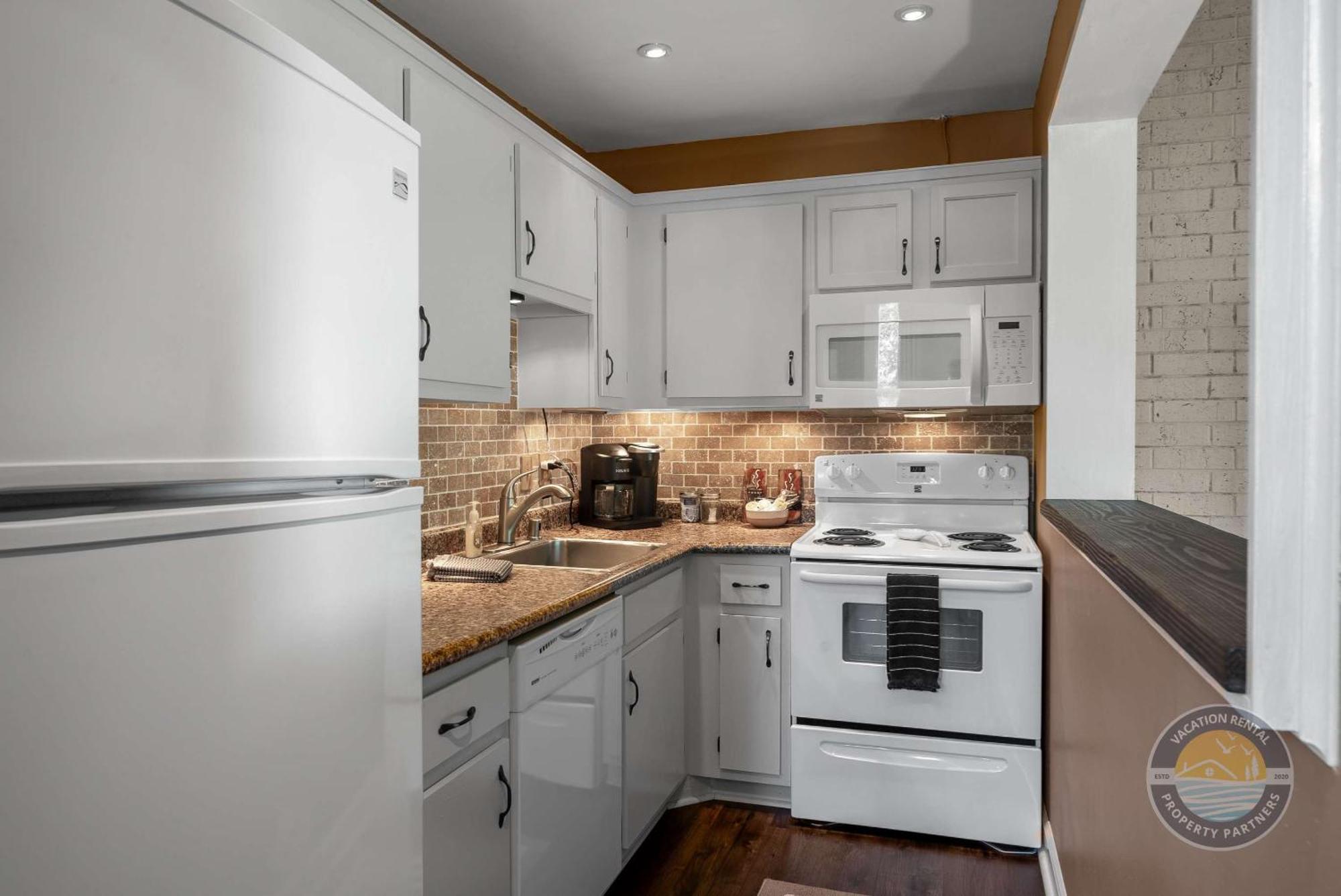 New Lake Como Condo With Lake Views Lake Geneva Esterno foto
